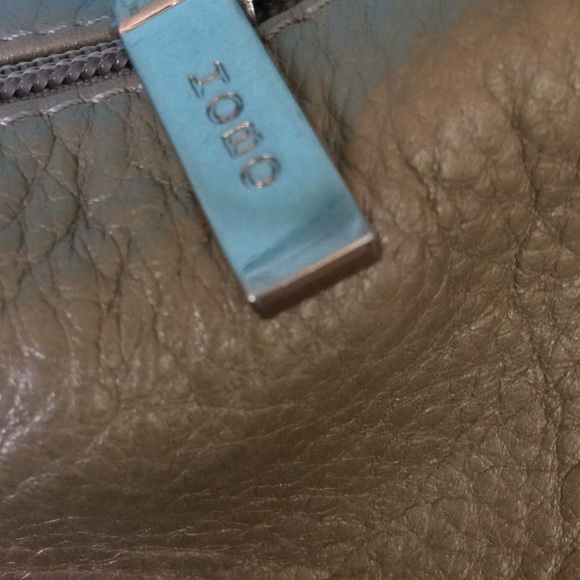 Hobo International Small Gold Leather Hobo Shoulder Bag - Picture 3 of 7